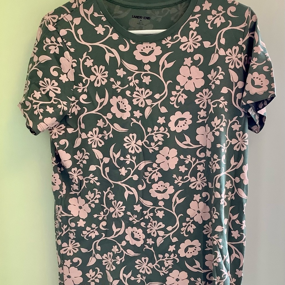 Lands End T-shirt size medium NWT